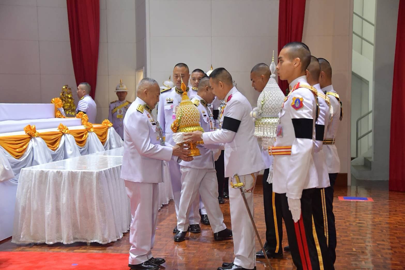 รองปลัดกระทรวงกลาโหม นำตัวแทนภาครัฐ ภาคเอกชนและประชาชน อัญเชิญเครื่องราชสักการะและพานพุ่มทูลเกล้าทูลกระหม่อมถวาย พระบาทสมเด็จพระเจ้าอยู่หัว เนื่องในโอกาสวันเฉลิมพระชนมพรรษา ๒๘ กรกฎาคม ๒๕๖๙