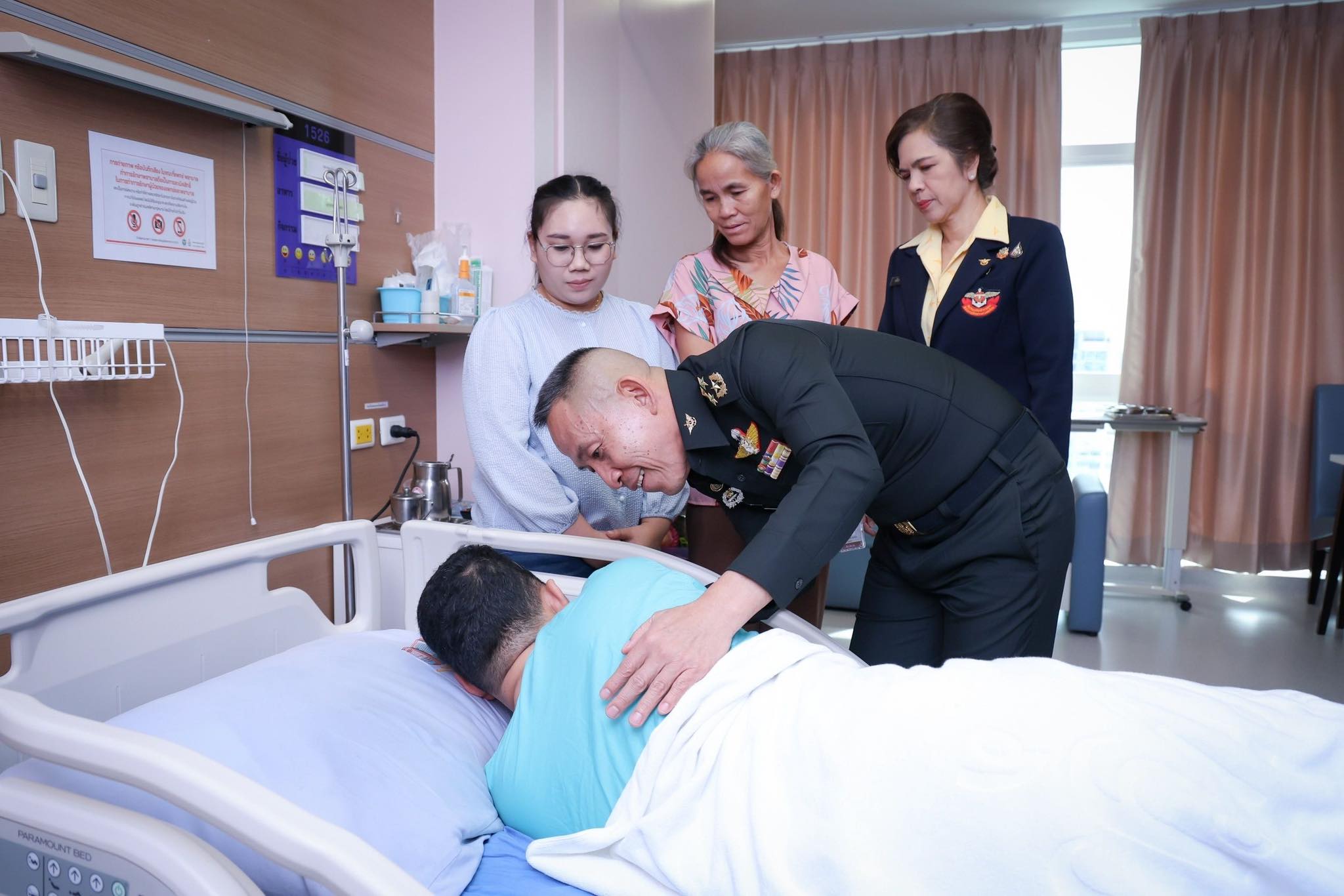 พลเอก ธราพงษ์ มะละคำ ปลัดกระทรวงกลาโหม เยี่ยมบำรุงขวัญทหารกล้า วีรบุรุษผู้เสียสละเพื่อปกป้องผืนแผ่นดินไทย