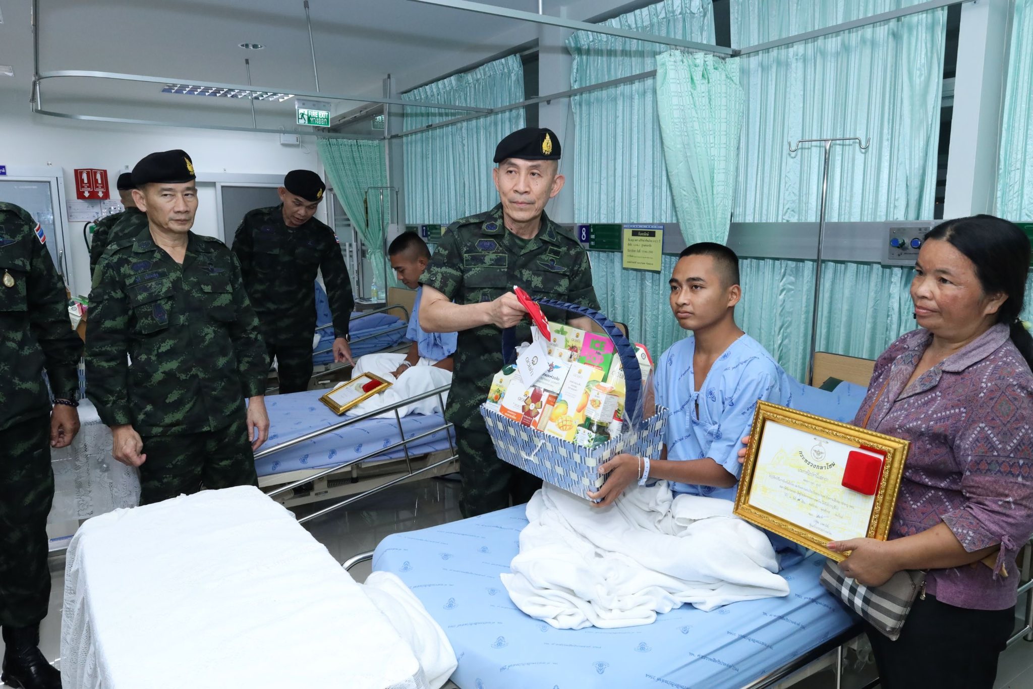 ปลัดกระทรวงกลาโหมลงพื้นที่สุรินทร์–ศรีสะเกษ–อุบลฯ ส่งต่อความห่วงใยและสร้างขวัญกำลังใจ แก่กำลังพลที่ปฏิบัติหน้าที่