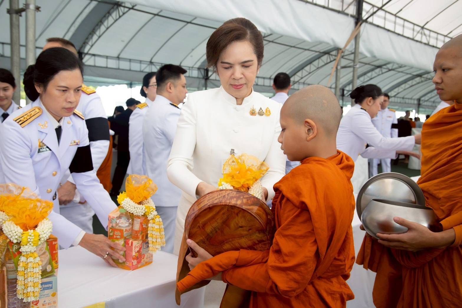 พิธีเจริญพระพุทธมนต์ และทำบุญตักบาตรถวายเป็นพระราชกุศล เนื่องในวันคล้ายวันพระบรมราชสมภพ วันชาติ และวันพ่อแห่งชาติ ๕ ธันวาคม ๒๕๖๘