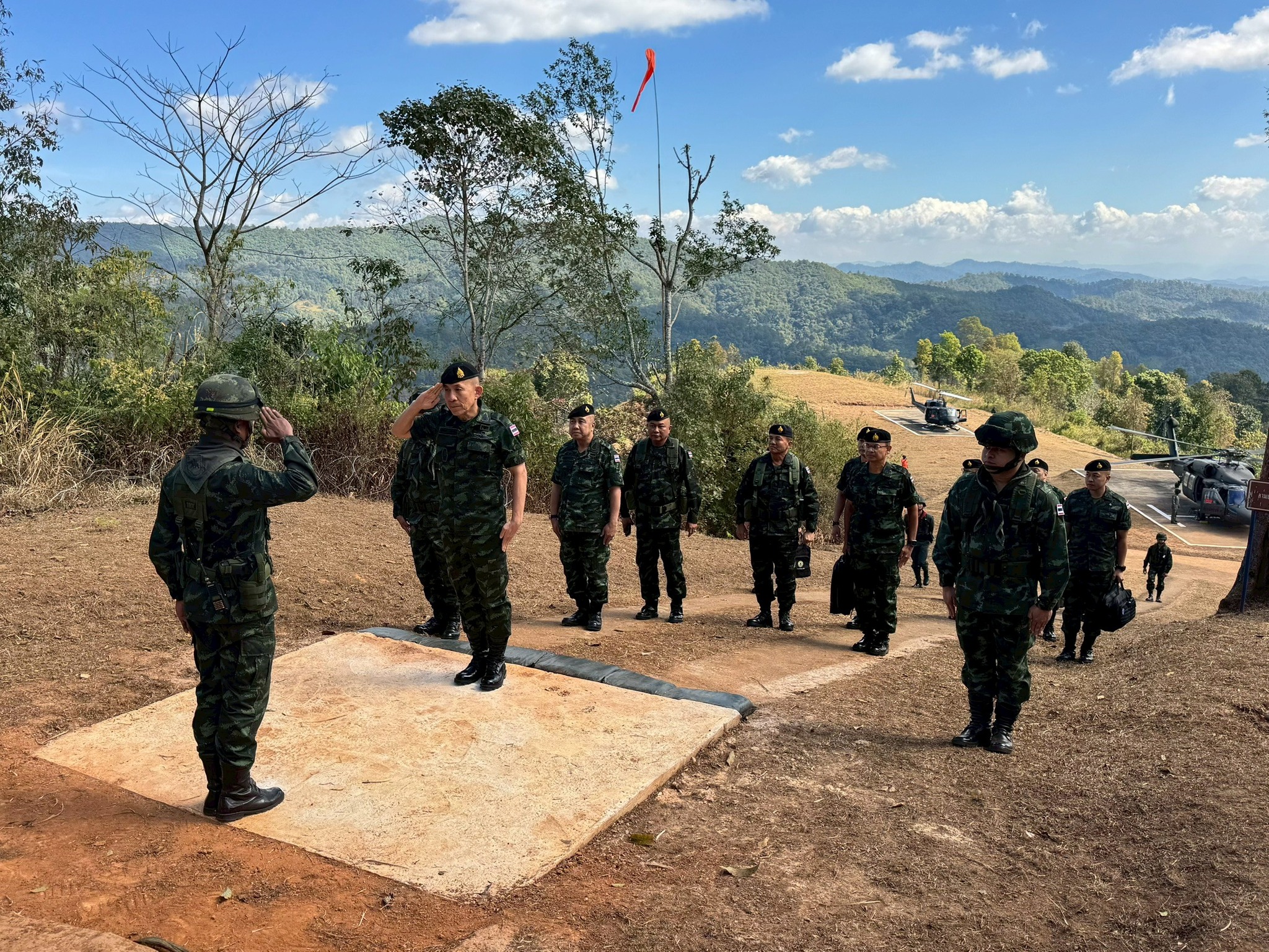 ปลัดกระทรวงกลาโหมลงพื้นที่ชายแดนไทย–เมียนมา ติดตามสถานการณ์ความมั่นคง ห่วงใยความปลอดภัยประชาชน พร้อมหนุนศักยภาพกองทัพทุกมิติ