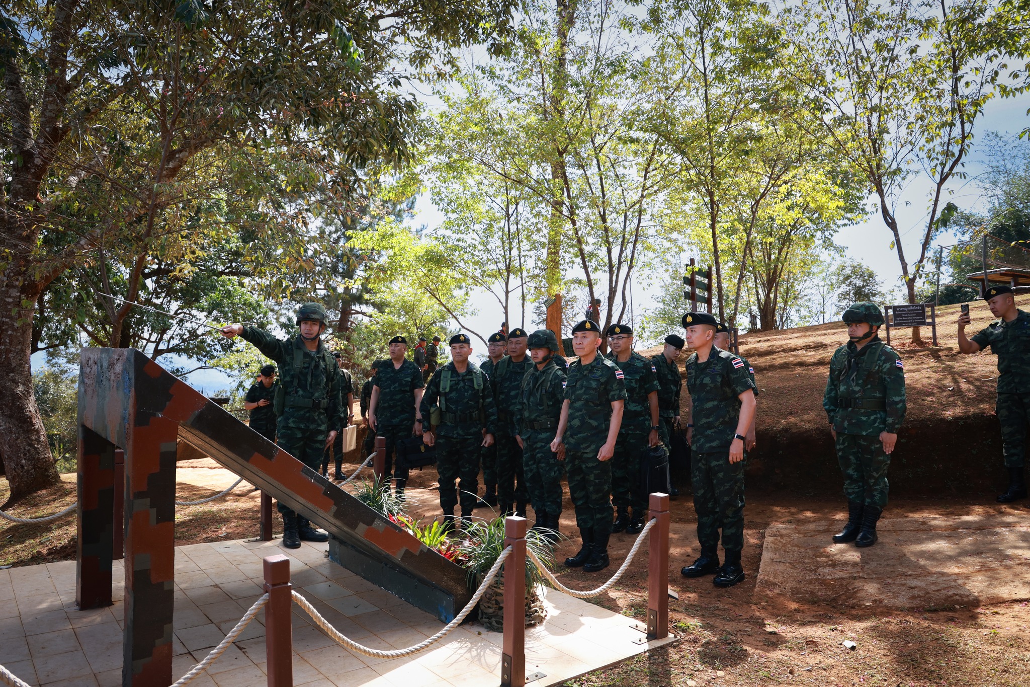 ปลัดกระทรวงกลาโหมลงพื้นที่ชายแดนไทย–เมียนมา ติดตามสถานการณ์ความมั่นคง ห่วงใยความปลอดภัยประชาชน พร้อมหนุนศักยภาพกองทัพทุกมิติ
