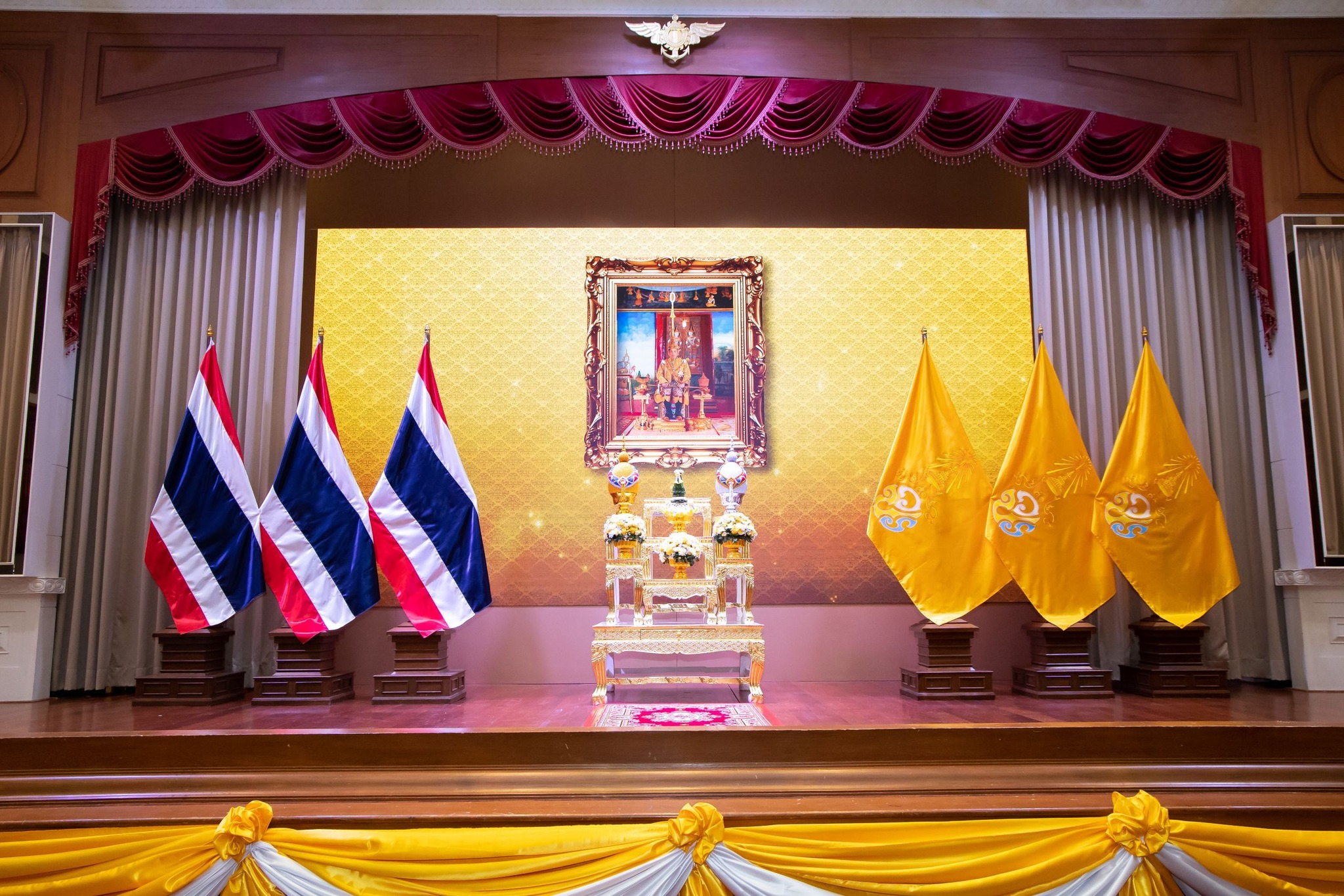 สำนักงานปลัดกระทรวงกลาโหมจัดพิธีลงนามถวายพระพรชัยมงคล วันฉัตรมงคล
