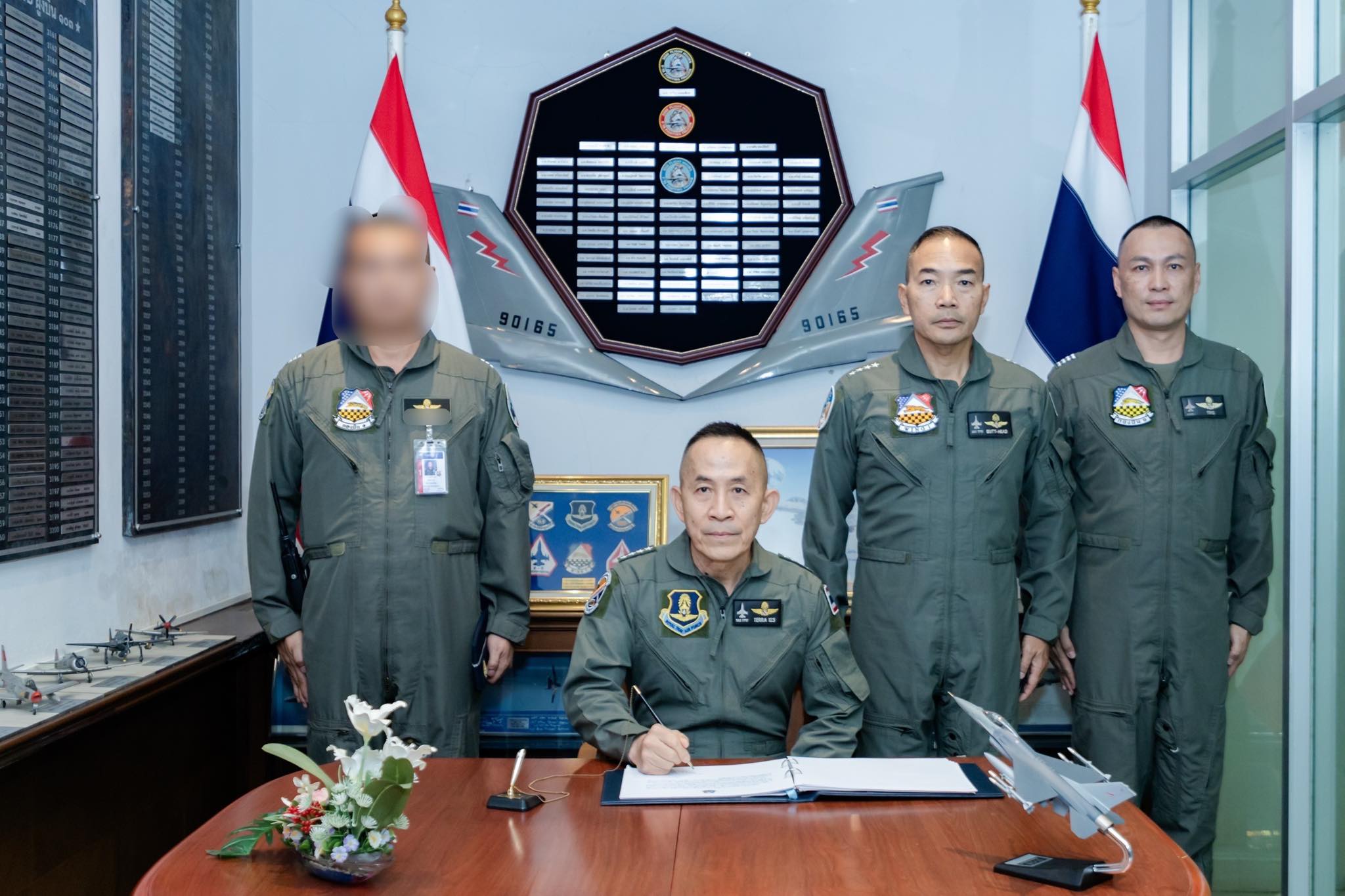 ปลัดกระทรวงกลาโหมตรวจเยี่ยมกองบิน ๑ โคราช ร่วมบินสังเกตการณ์กับ F-16BM