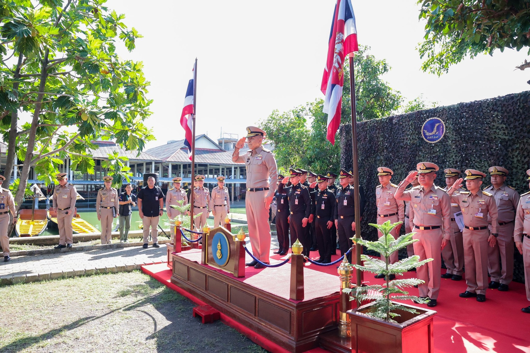 ปลัดกระทรวงกลาโหม ตรวจเยี่ยมความก้าวหน้าการเตรียมความพร้อมการจัดขบวนพยุหยาตราทางชลมารค