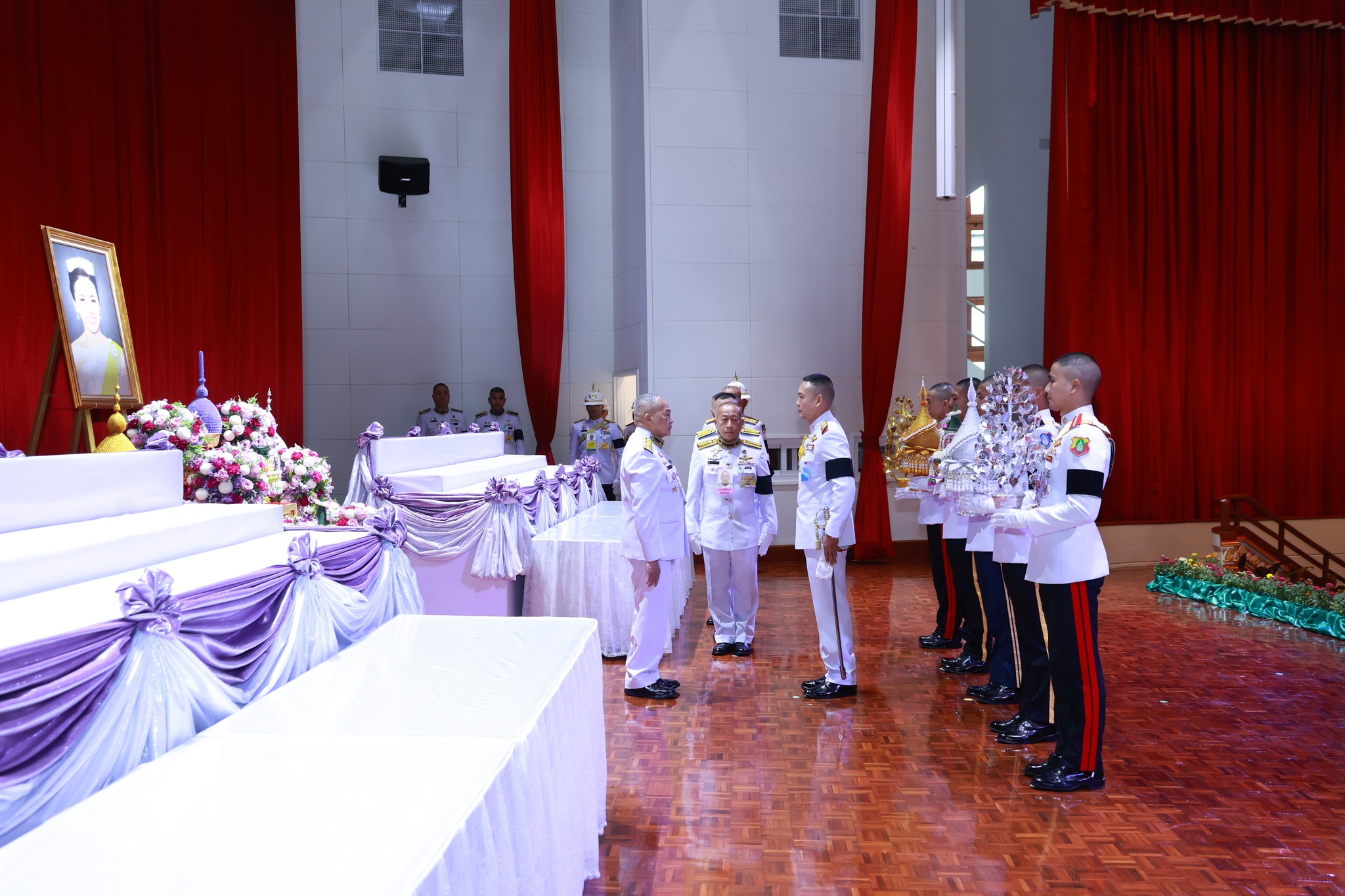 รองปลัดกระทรวงกลาโหม นำคณะผู้แทนหน่วยงานทุกภาคส่วน อัญเชิญเครื่องราชสักการะทูลเกล้าฯ ถวายพระพรชัยมงคล สมเด็จพระนางเจ้าฯ พระบรมราชินี เนื่องในโอกาสมหามงคลเฉลิมพระชนมพรรษา ๔ รอบ